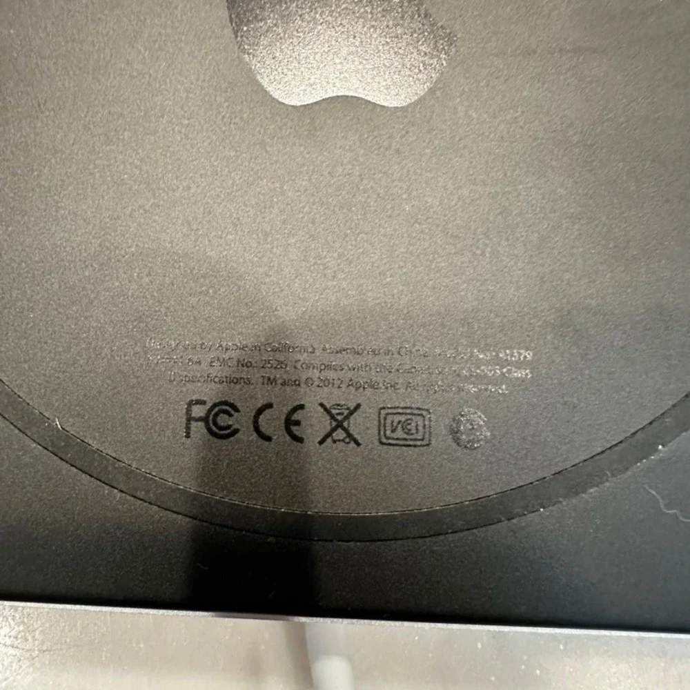 Apple USB SuperDrive External CD DVD Drive Silver Aluminum Model A1379 MD564LL/A